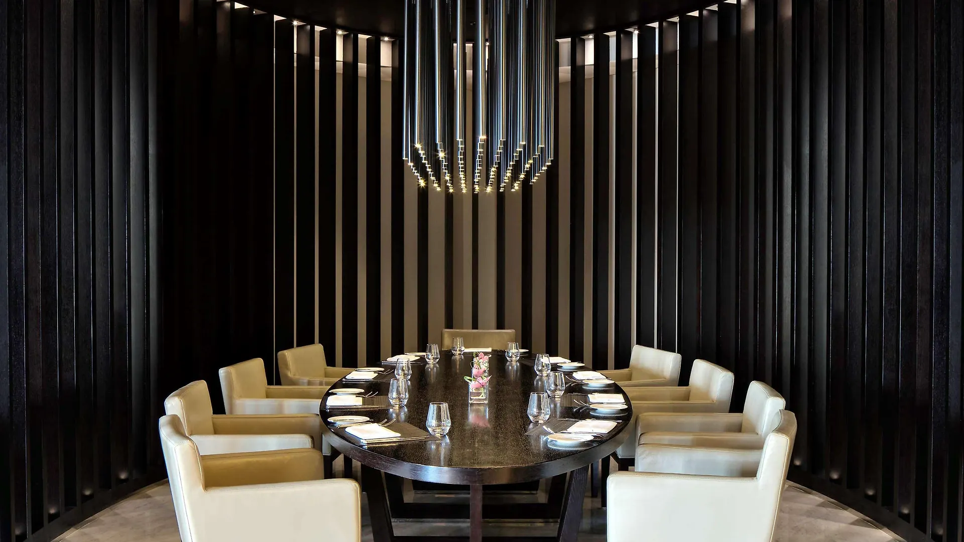 Pullman Dubai Creek City Centre 5*,