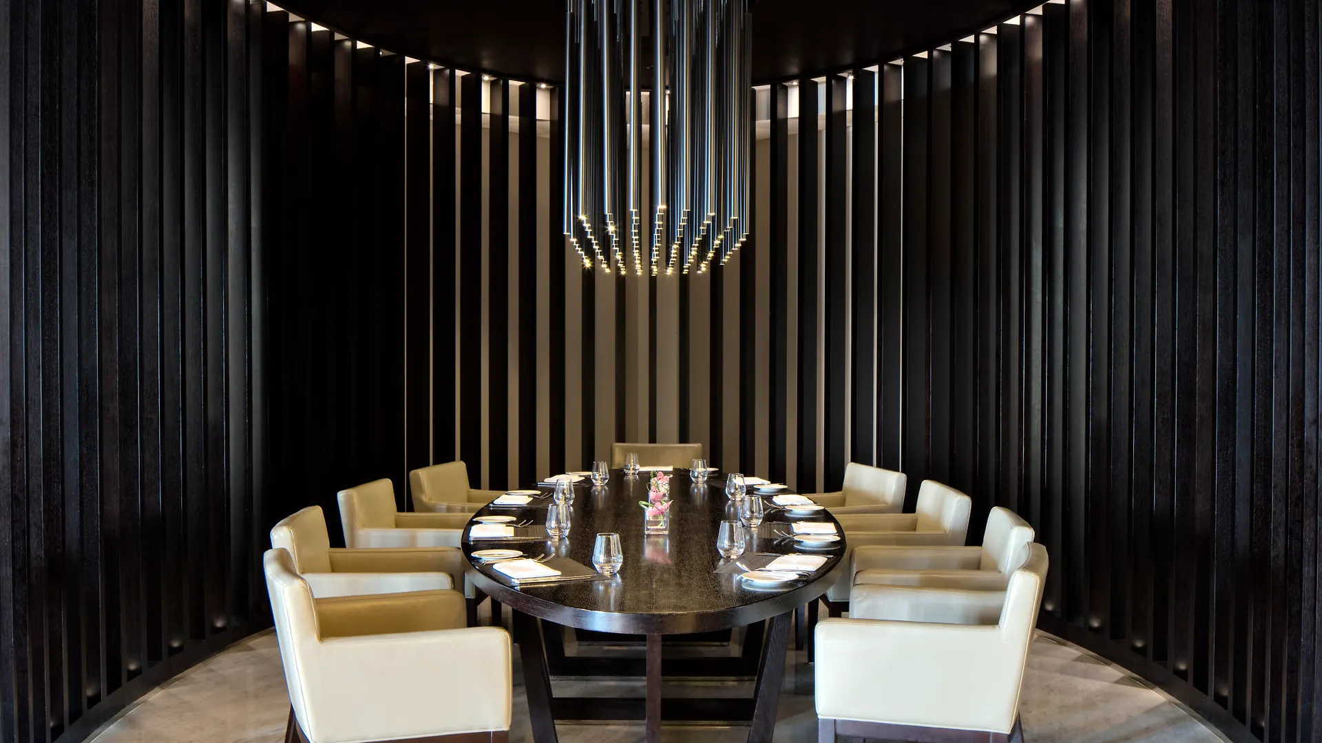 Pullman Dubai Creek City Centre 5*,